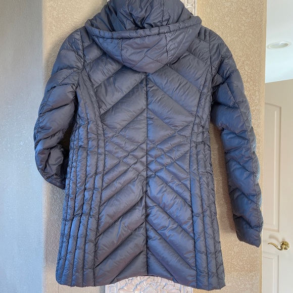 BCBG Short hooded packable down jacket, XS - Picture 4 of 12
